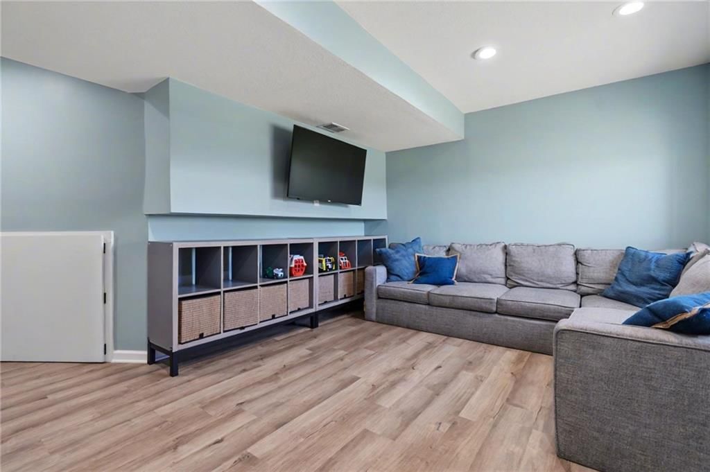 690 N Olive Street — photo 28