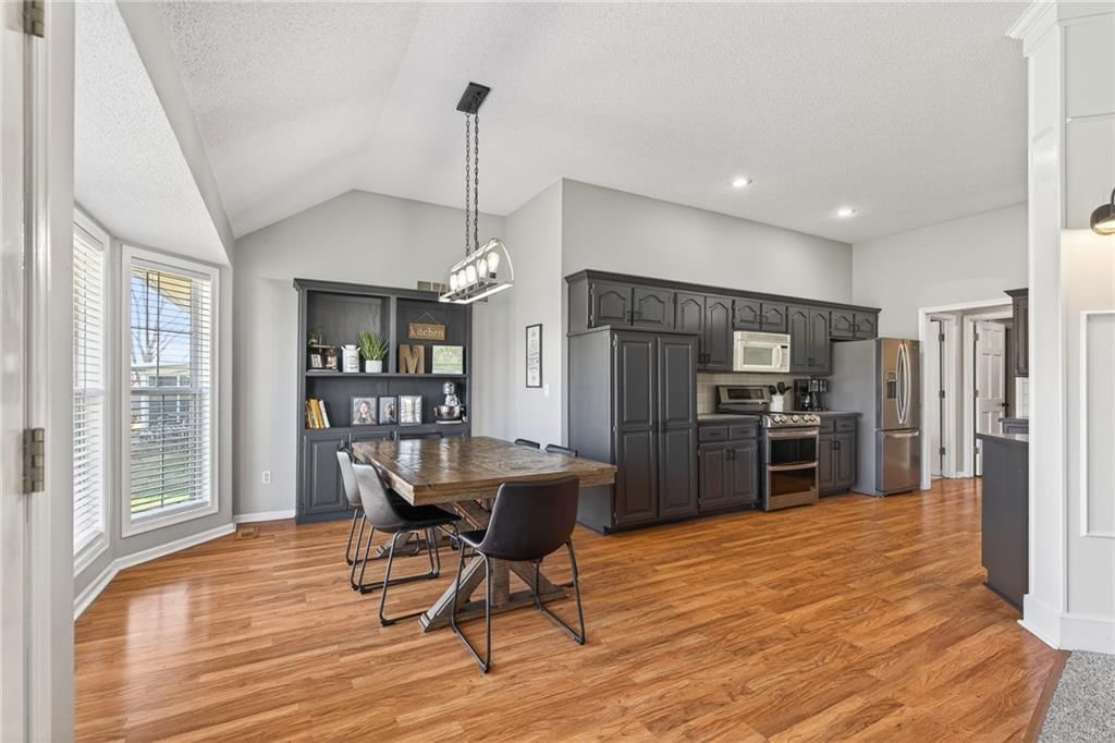 417 E College Street — photo 10