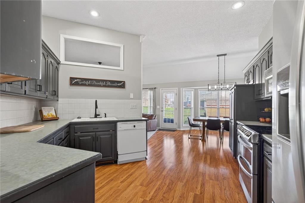 417 E College Street — photo 12