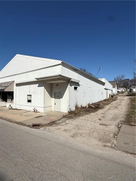 1711-1725 Commercial Street — photo 2