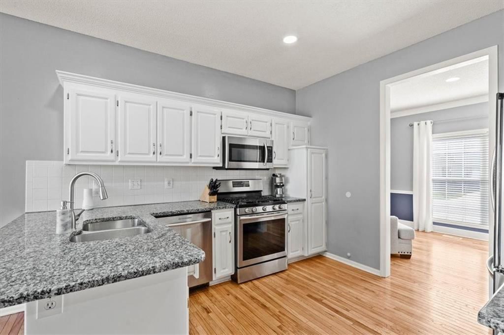 18160 W 159th Terrace — photo 12
