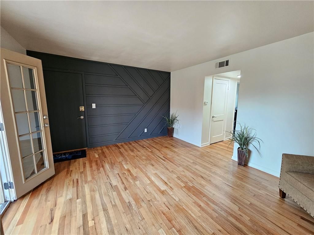 1207 W 45th Street — photo 3