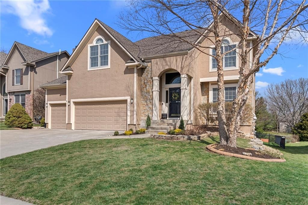15921 Ash Street, Overland Park, KS