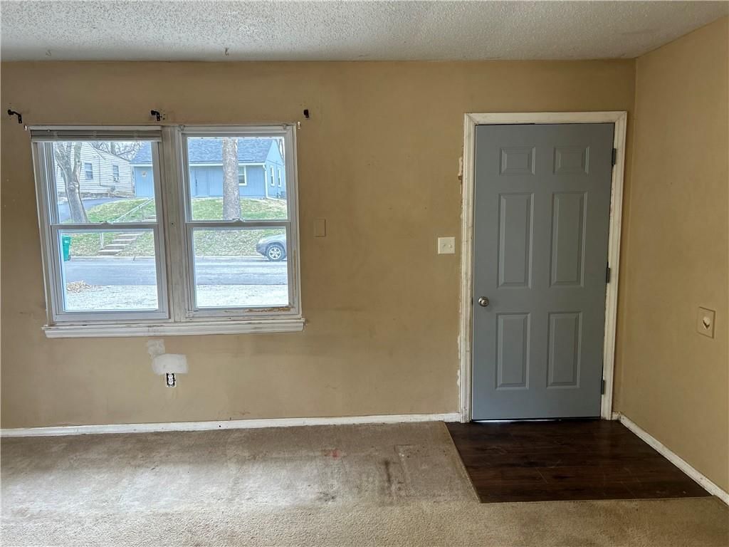 4817 Vista Street — photo 2