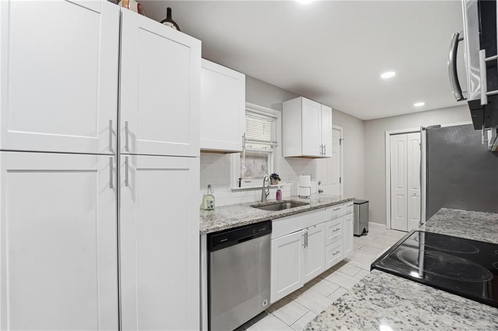 4722 Claremont Avenue — photo 13