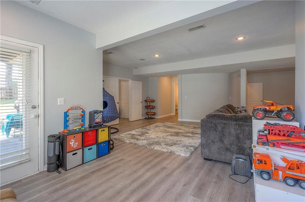 9217 N Lydia Avenue — photo 48