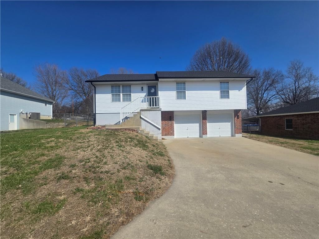 712 Maple Street — photo 2