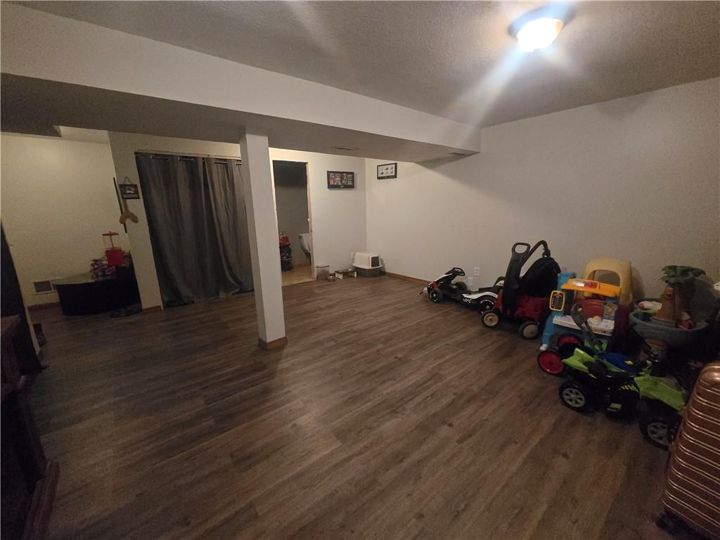 712 Maple Street — photo 37