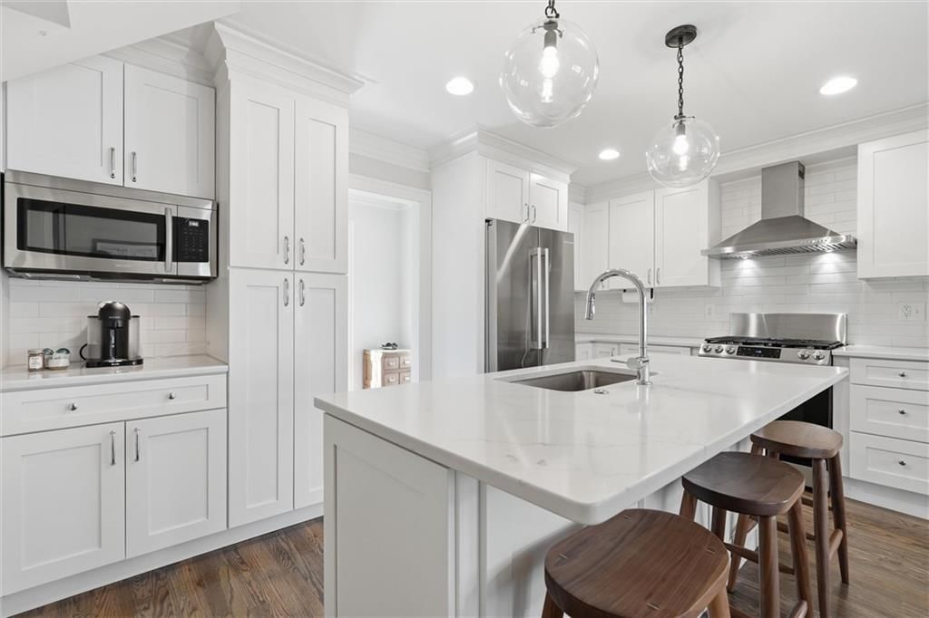 103 W 67th Terrace — photo 11