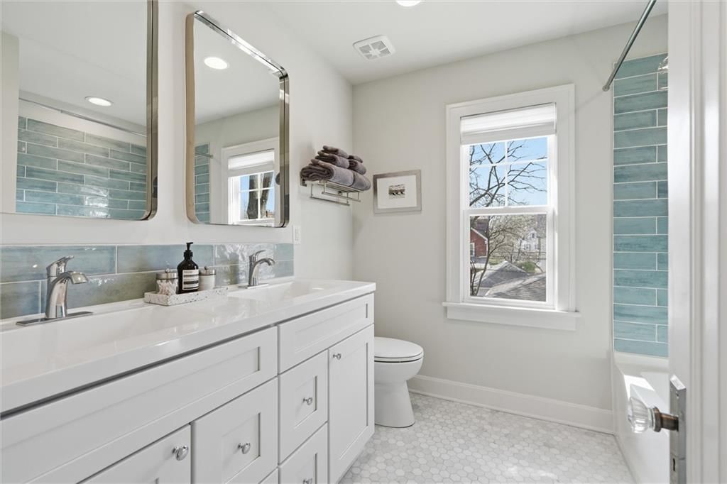 103 W 67th Terrace — photo 32