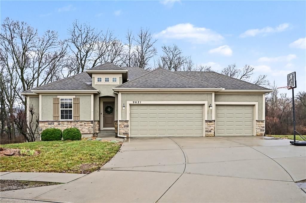 9621 N Adrian Avenue, Kansas City, MO