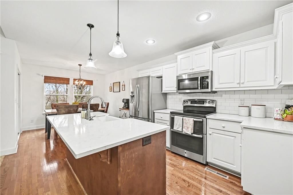 9621 N Adrian Avenue — photo 8