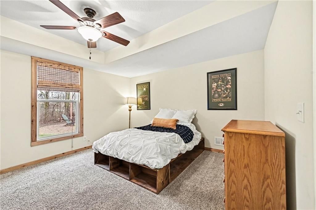 9621 N Adrian Avenue — photo 16