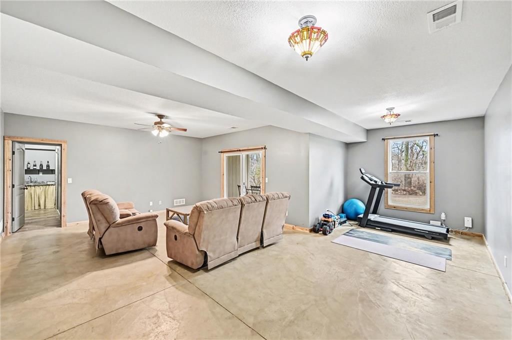 9621 N Adrian Avenue — photo 20