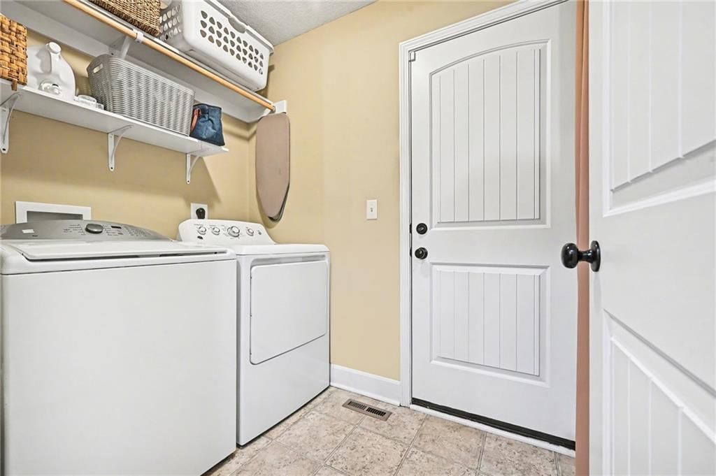 9621 N Adrian Avenue — photo 23