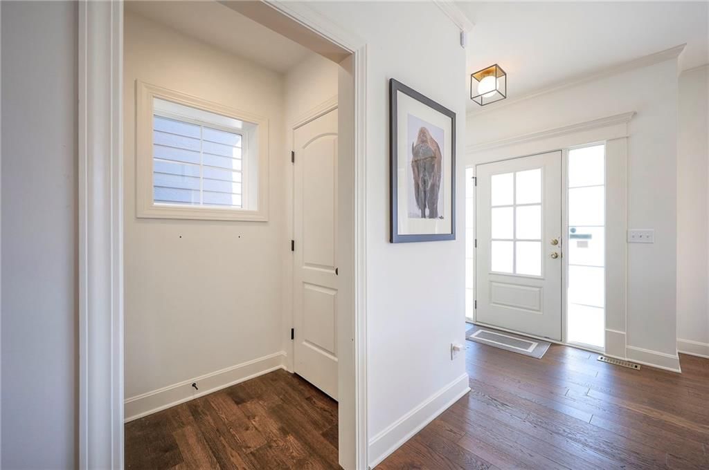 716 W 45th Street — photo 9