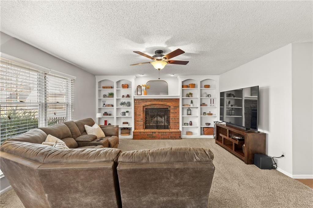 11943 S Hallet Street — photo 5