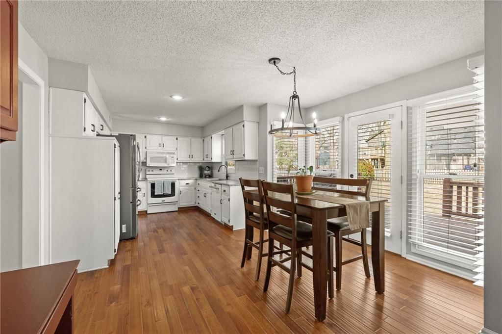 11943 S Hallet Street — photo 6