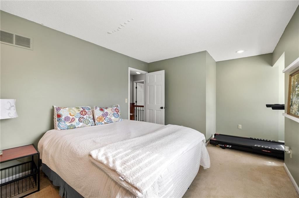 11943 S Hallet Street — photo 16