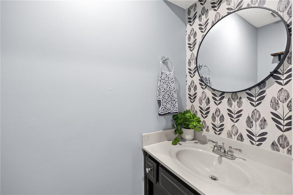 11943 S Hallet Street — photo 27