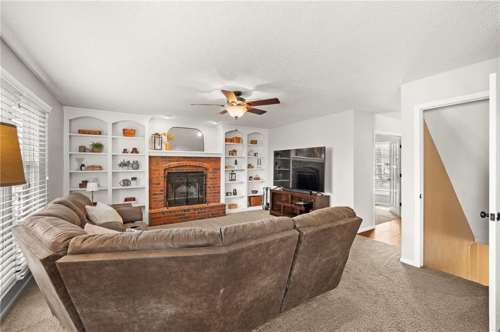11943 S Hallet Street — photo 31
