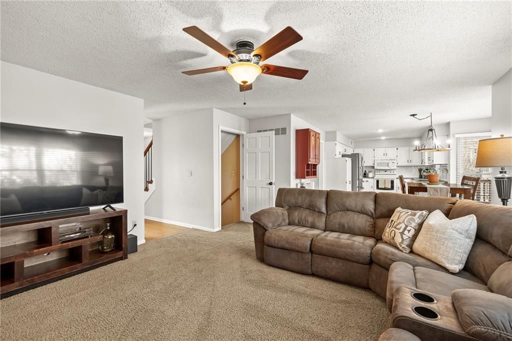 11943 S Hallet Street — photo 32