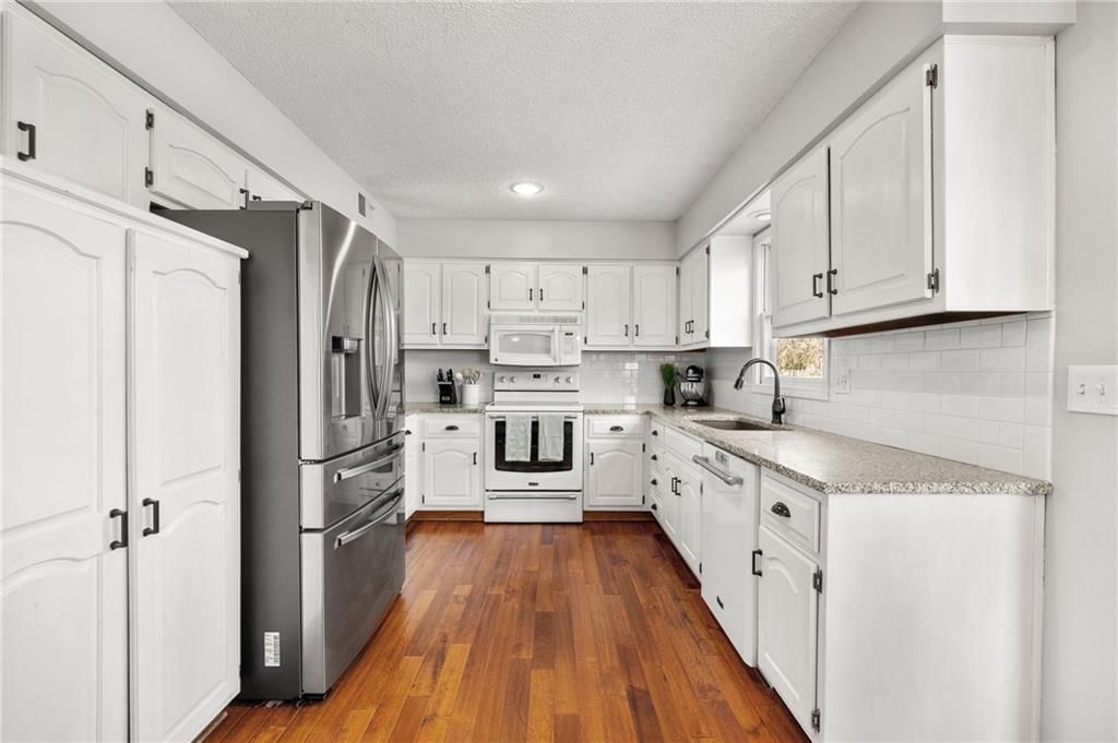 11943 S Hallet Street — photo 36