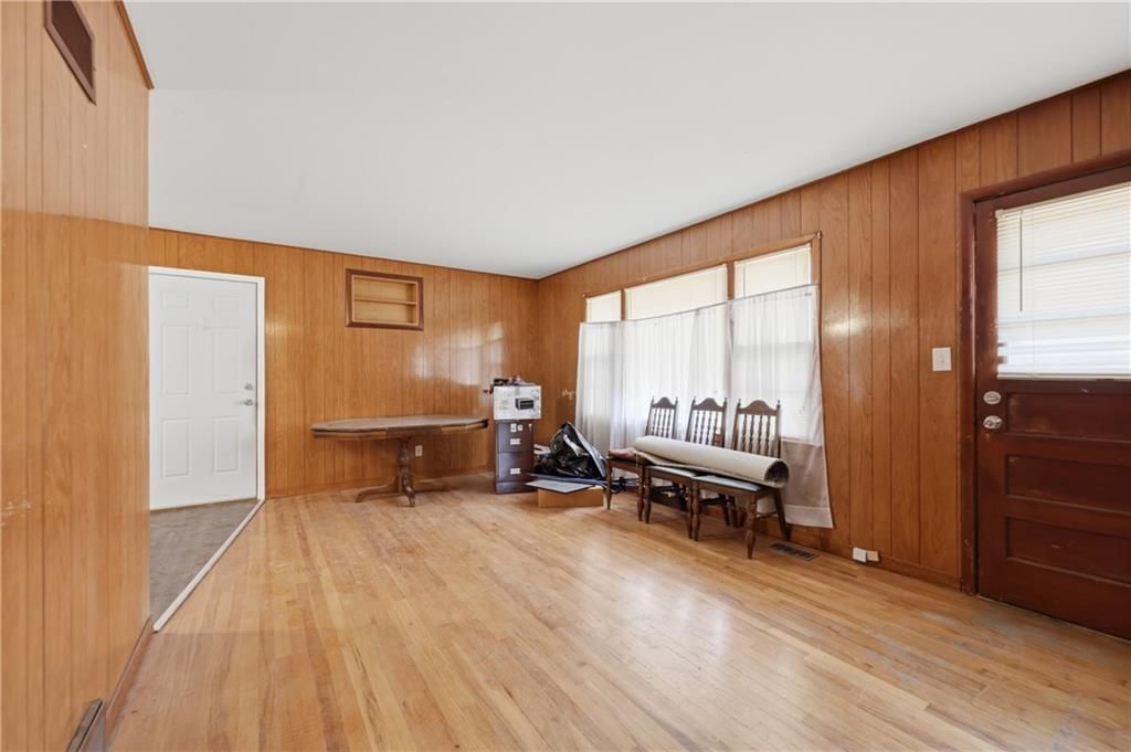 5435 CEDAR Avenue — photo 3