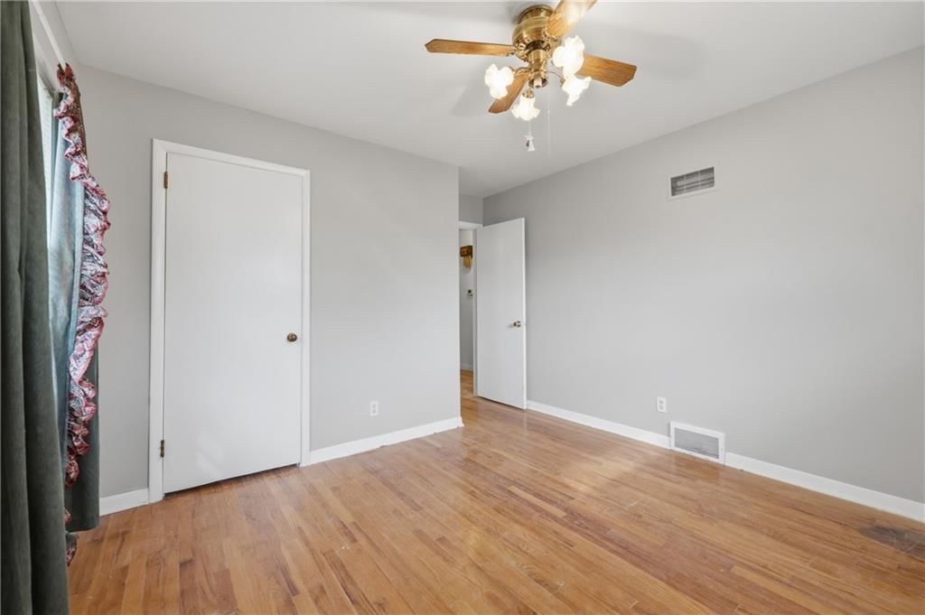 5435 CEDAR Avenue — photo 10