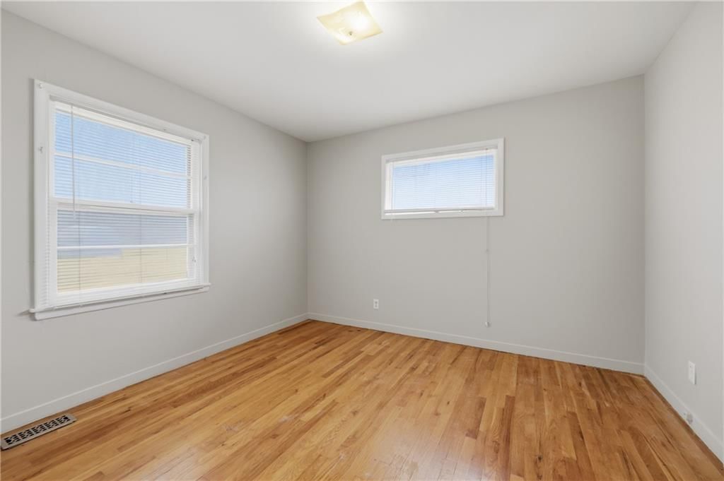 5435 CEDAR Avenue — photo 16