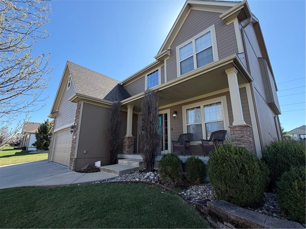 1329 SW MERRYMAN Drive, Lee's Summit, MO