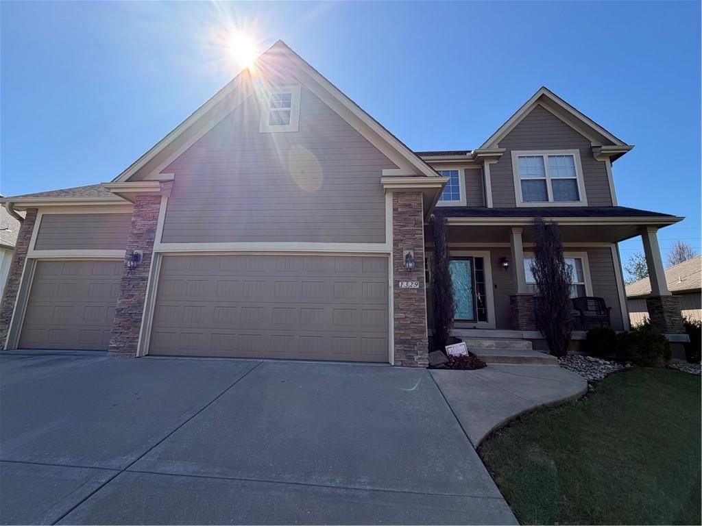 1329 SW MERRYMAN Drive — photo 2