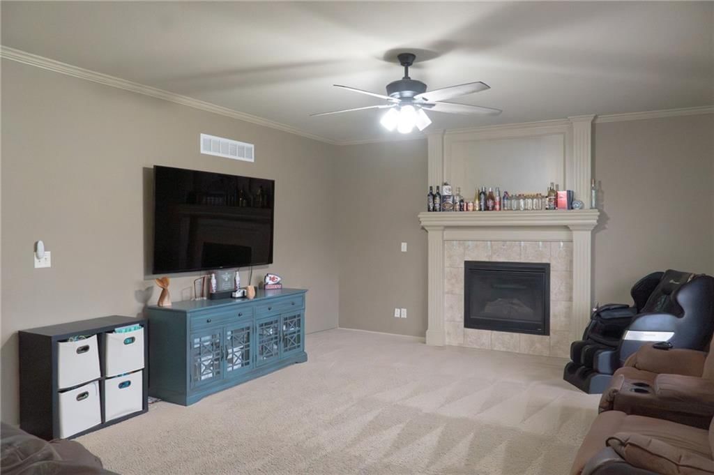 1329 SW MERRYMAN Drive — photo 3