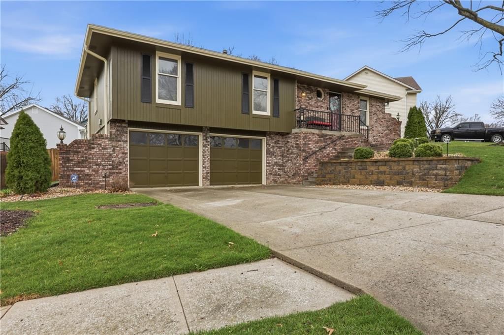 3416 S Maybrook Avenue — photo 2