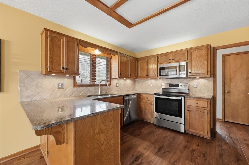 3416 S Maybrook Avenue — photo 8