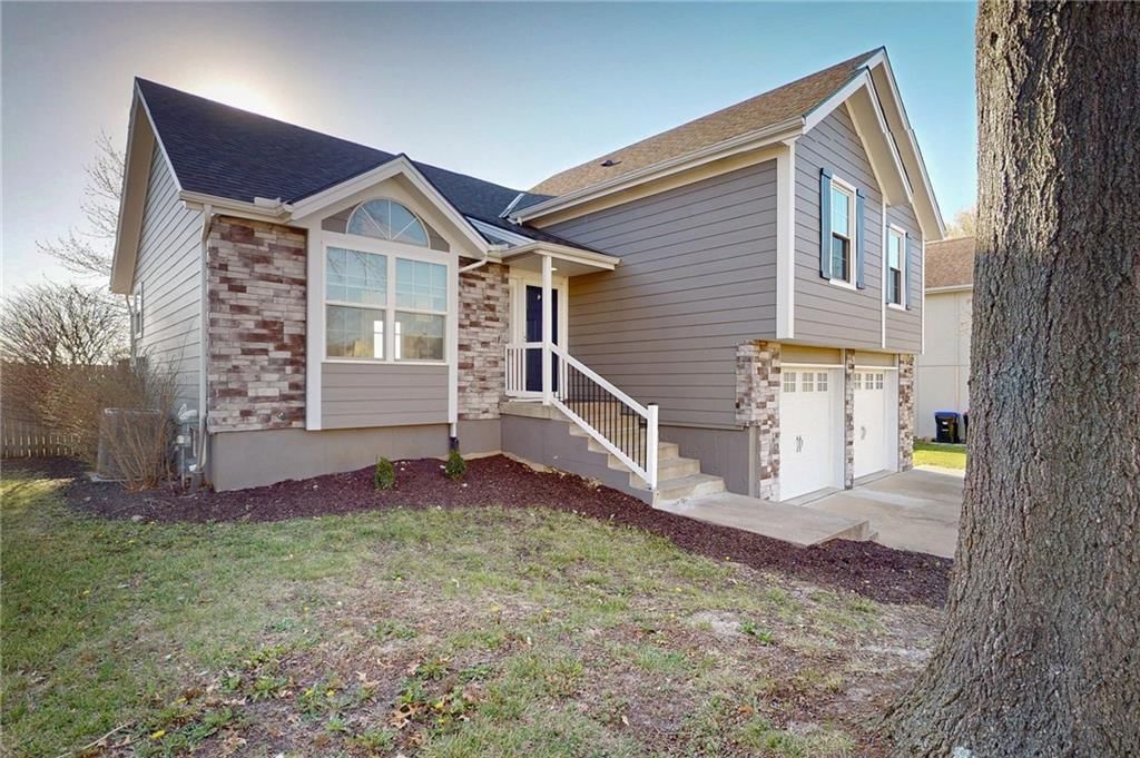 1103 S Huntington Drive — photo 2