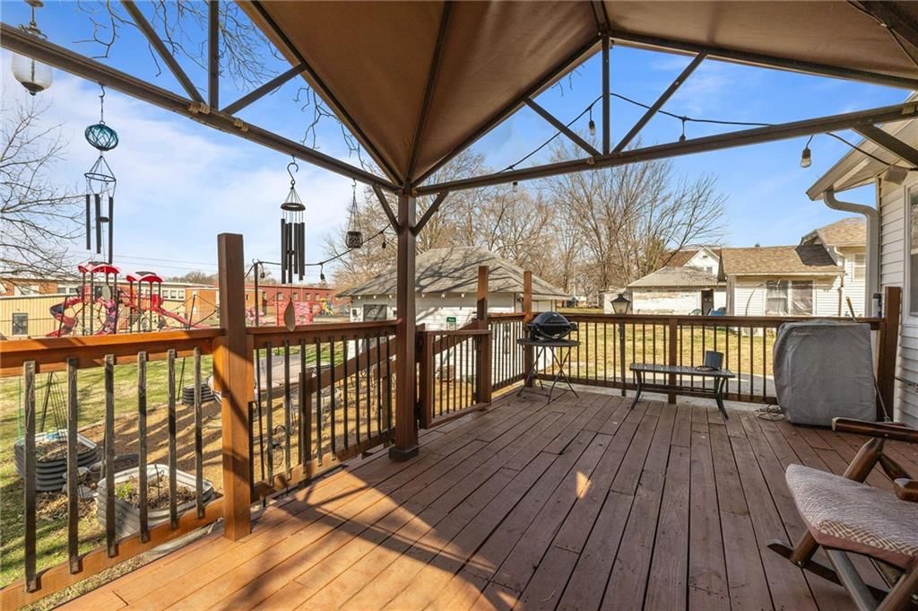 403 N Wooden Avenue — photo 32