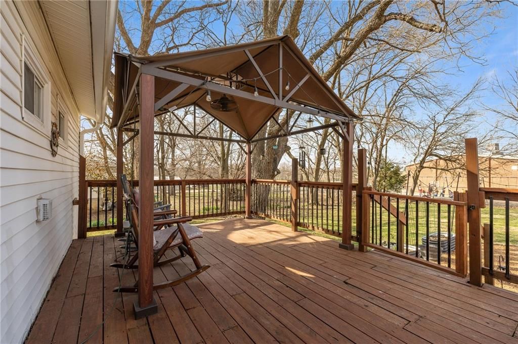 403 N Wooden Avenue — photo 33