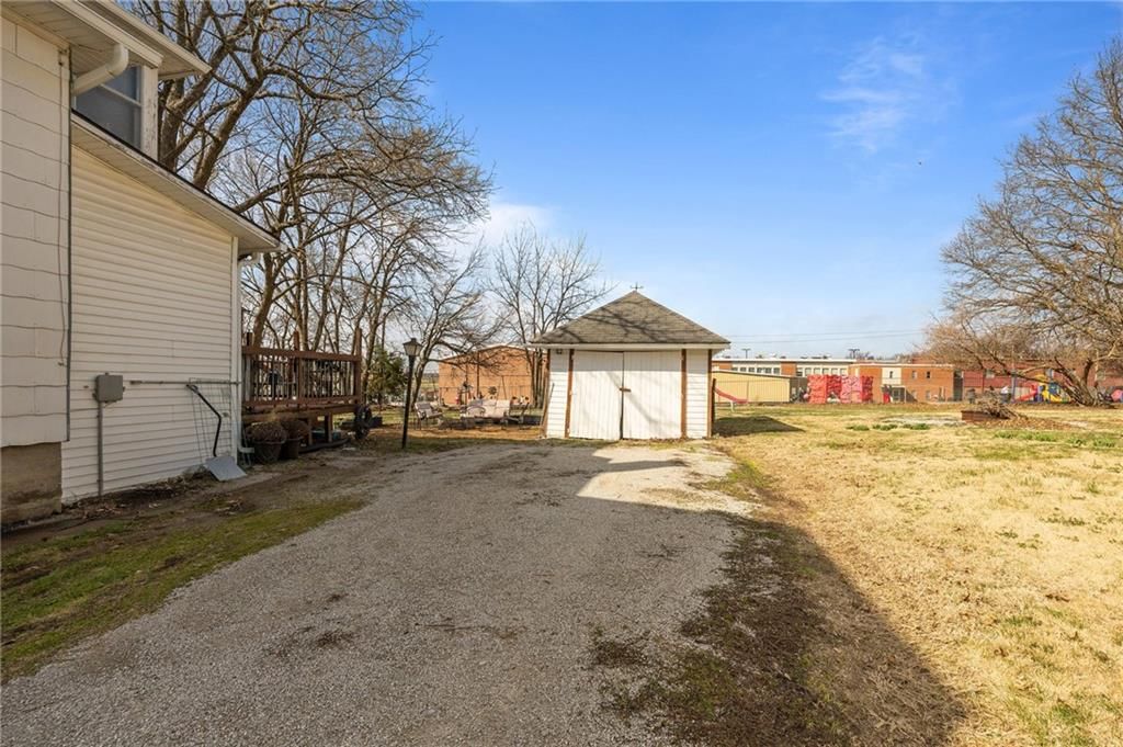 403 N Wooden Avenue — photo 34