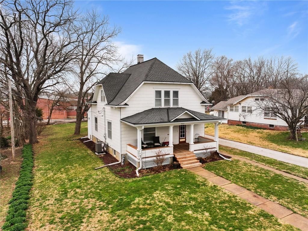 403 N Wooden Avenue — photo 39