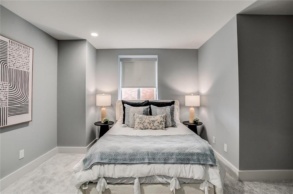221 W 48th Street — photo 15