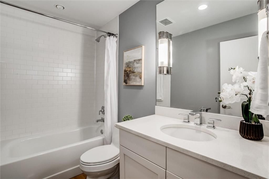 221 W 48th Street — photo 17