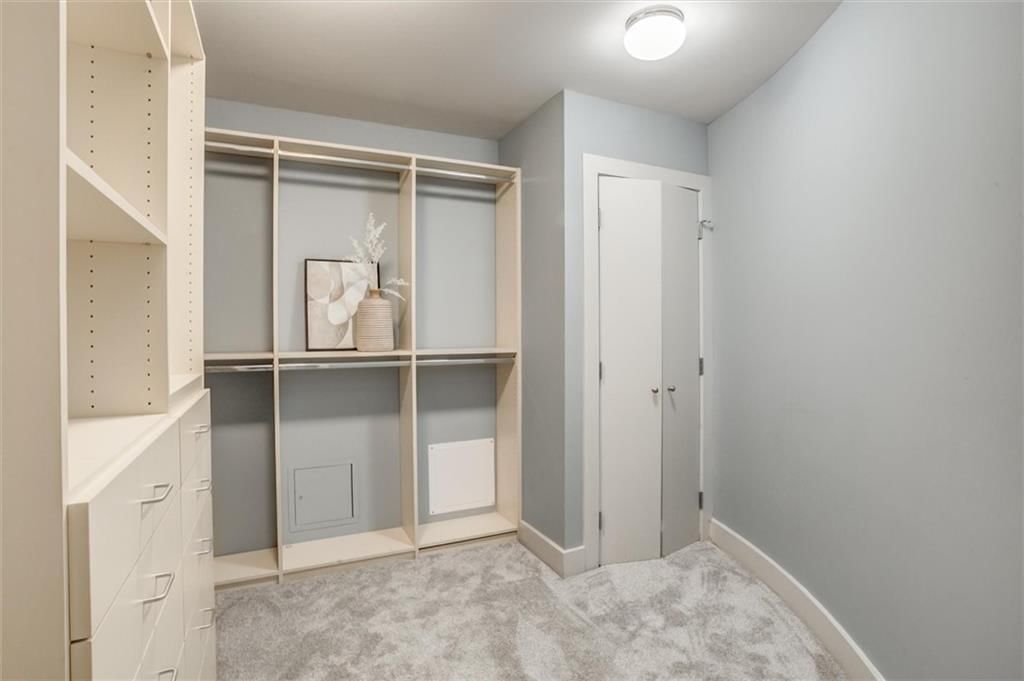 221 W 48th Street — photo 23