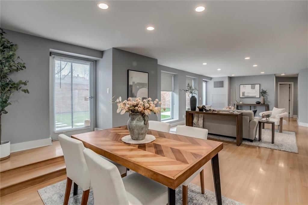 221 W 48th Street — photo 24