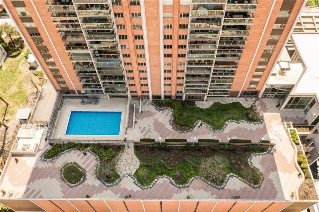 221 W 48th Street — photo 26