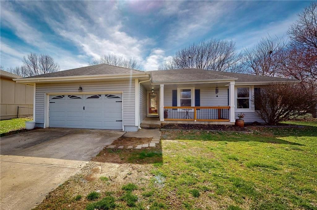 1905 NE Dill Drive, Lee's Summit, MO