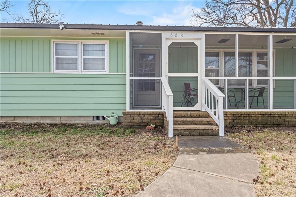 628 Maple Street — photo 25