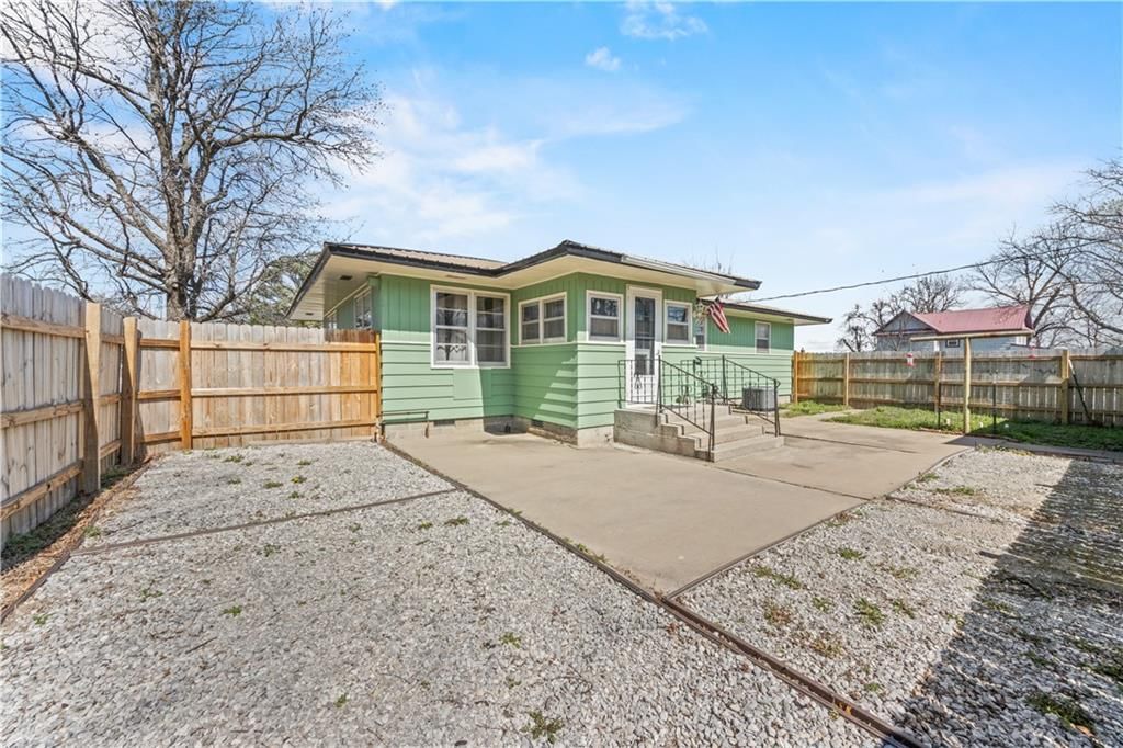 628 Maple Street — photo 31