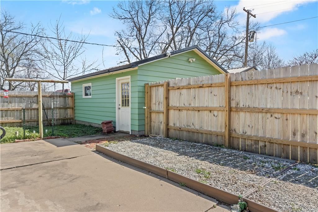 628 Maple Street — photo 32