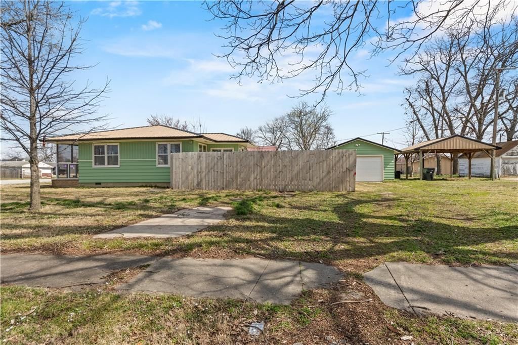 628 Maple Street — photo 33